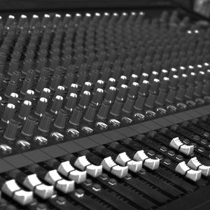 ハミングバードでは結婚式で使用する音響機材のレンタルも行っております